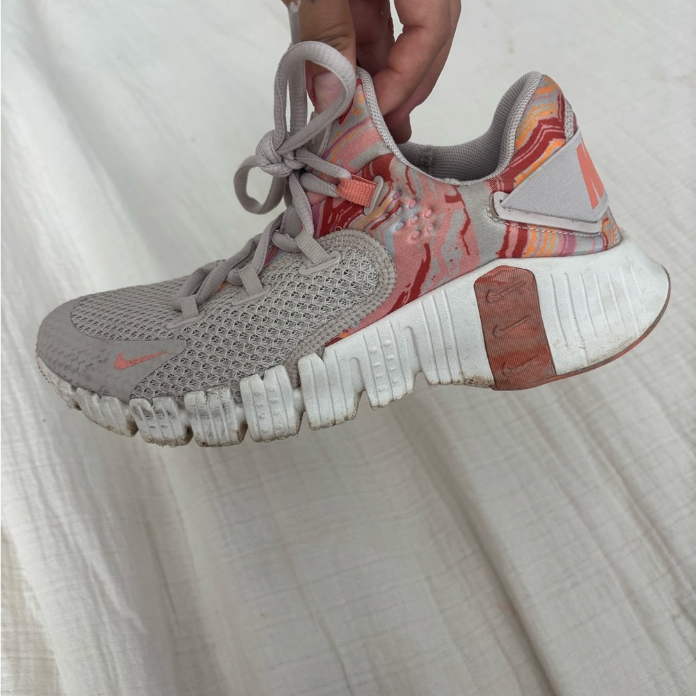Nike Women's Beige and Coral Metcon